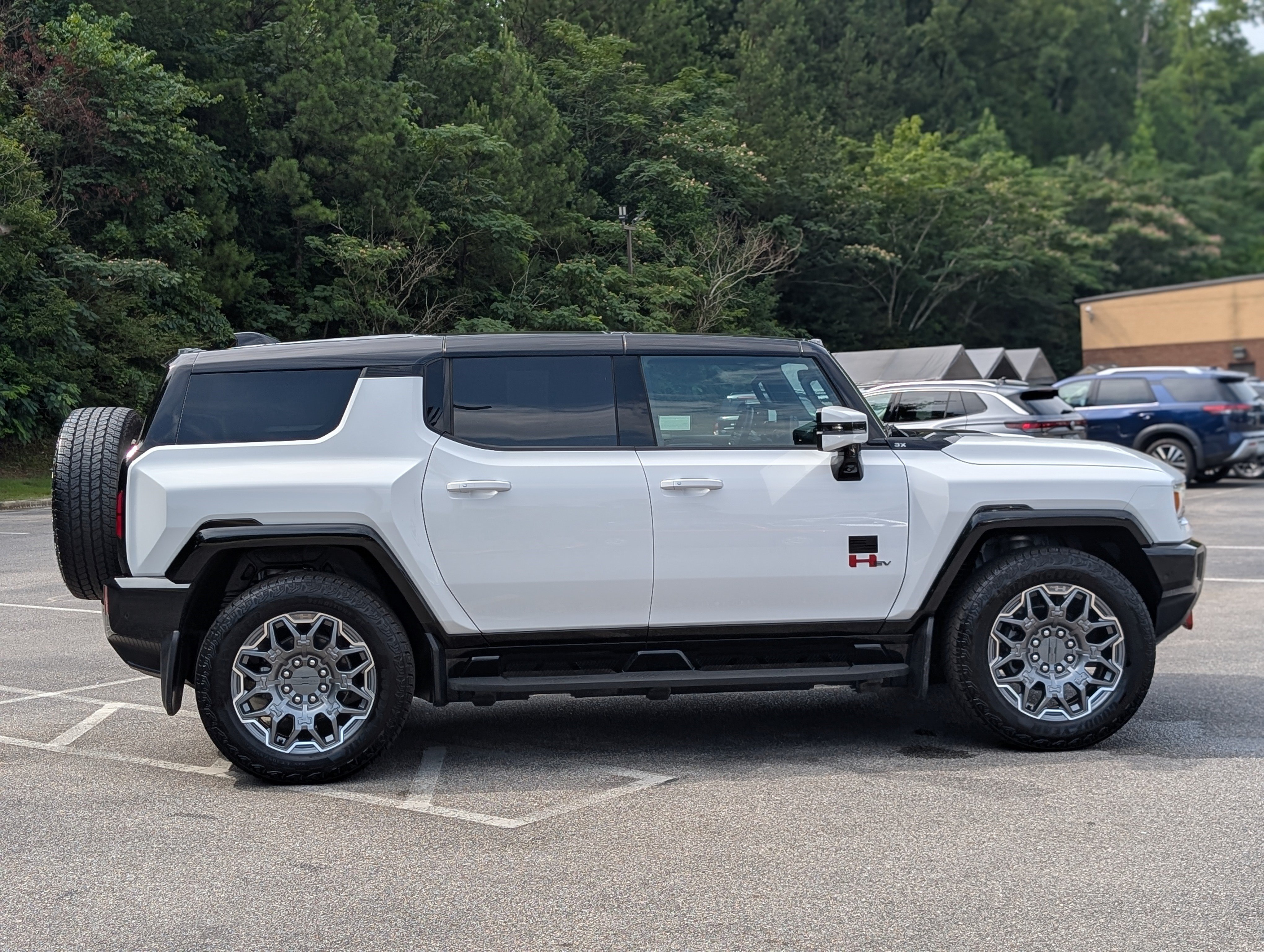 Used 2025 GMC Hummer EV 3X w/ LPO, Sport Package AWD/4WD image 10