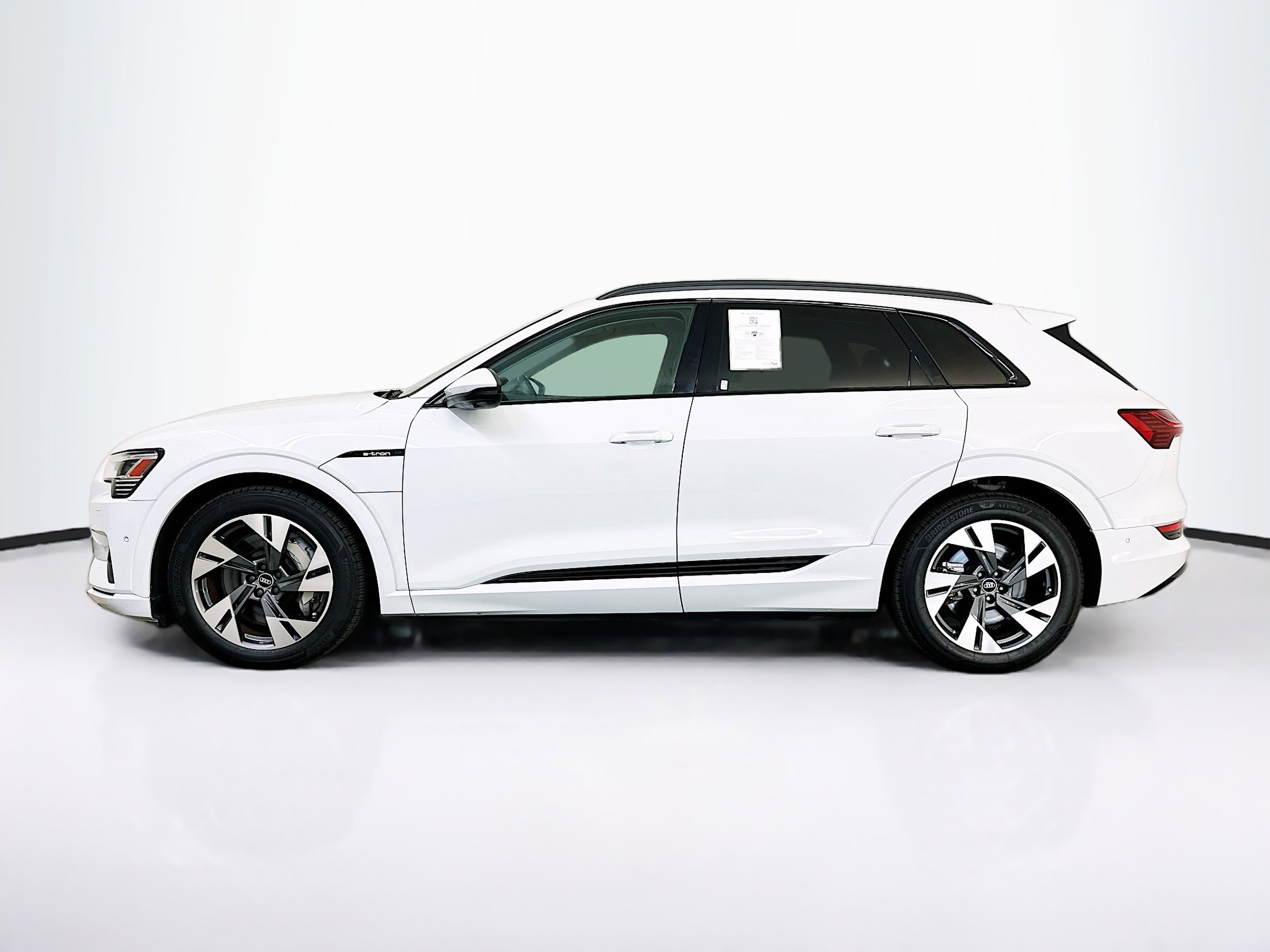 Used 2021 Audi e-tron Premium w/ Convenience Plus Package AWD/4WD image 4
