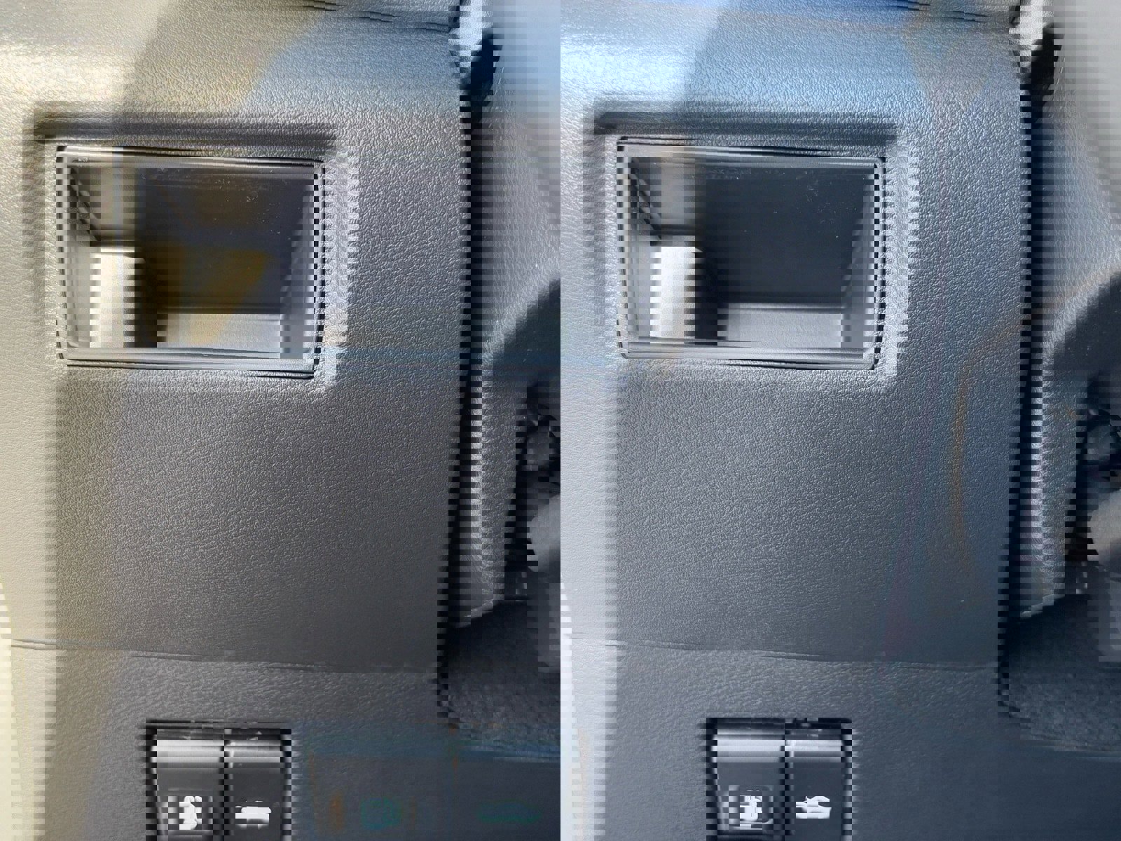 New 2025 Nissan Versa SV image 27