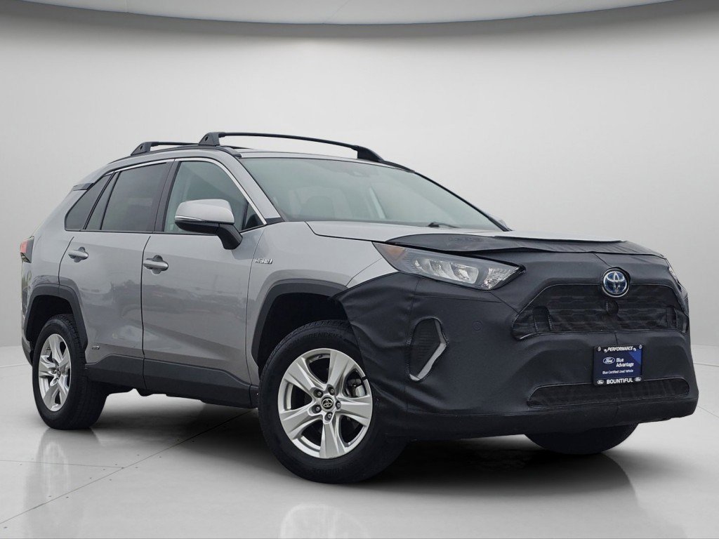 Used 2021 Toyota RAV4 LE image 2