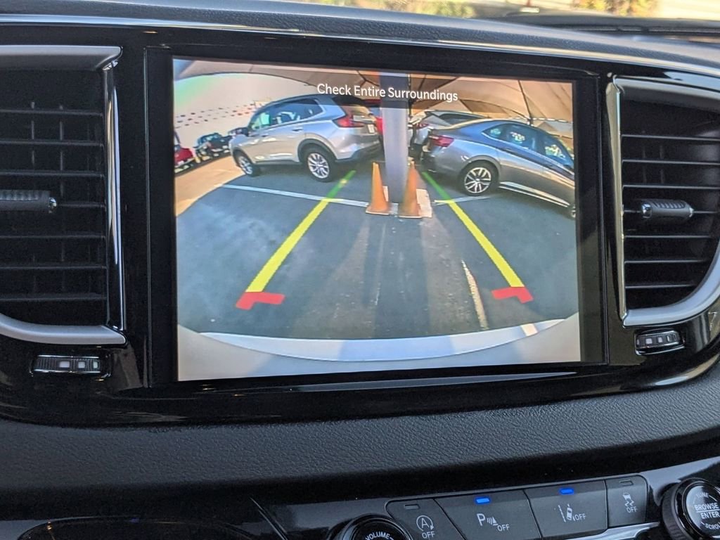 Used 2025 Chrysler Pacifica Select image 21