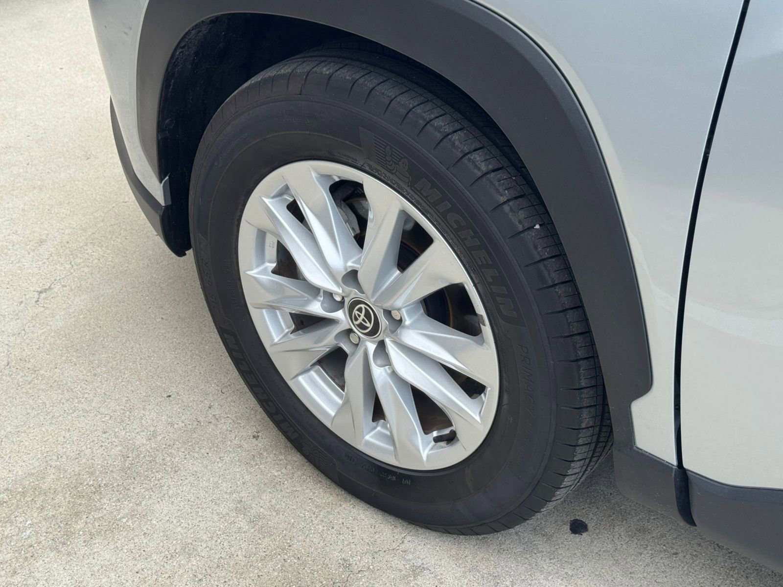 Used 2025 Toyota Corolla Cross LE image 29