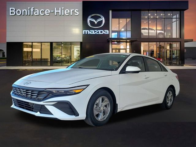 Used 2024 Hyundai Elantra SE image 3