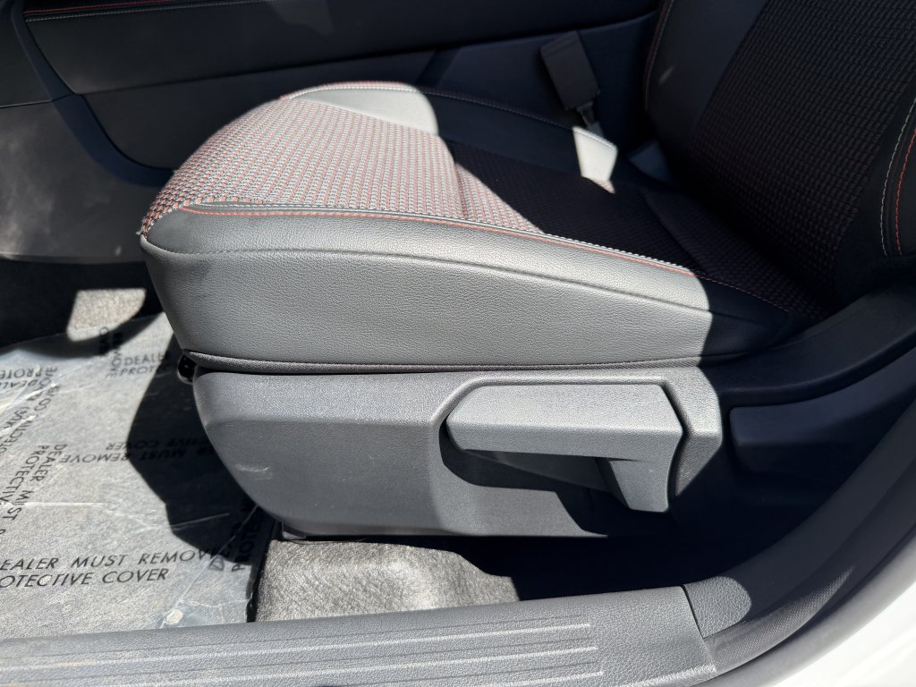 Used 2025 Nissan Kicks SR AWD/4WD image 26