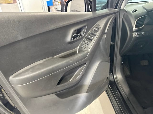 Used 2020 Chevrolet Trax LS w/ Tint and Cruise Package FWD image 10