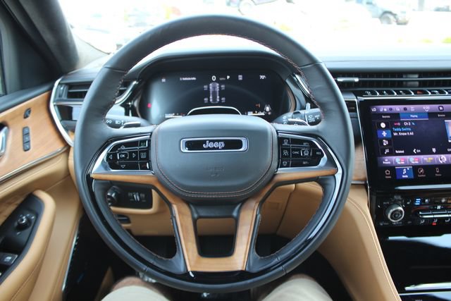 Used 2025 Jeep Grand Cherokee Summit AWD/4WD image 14