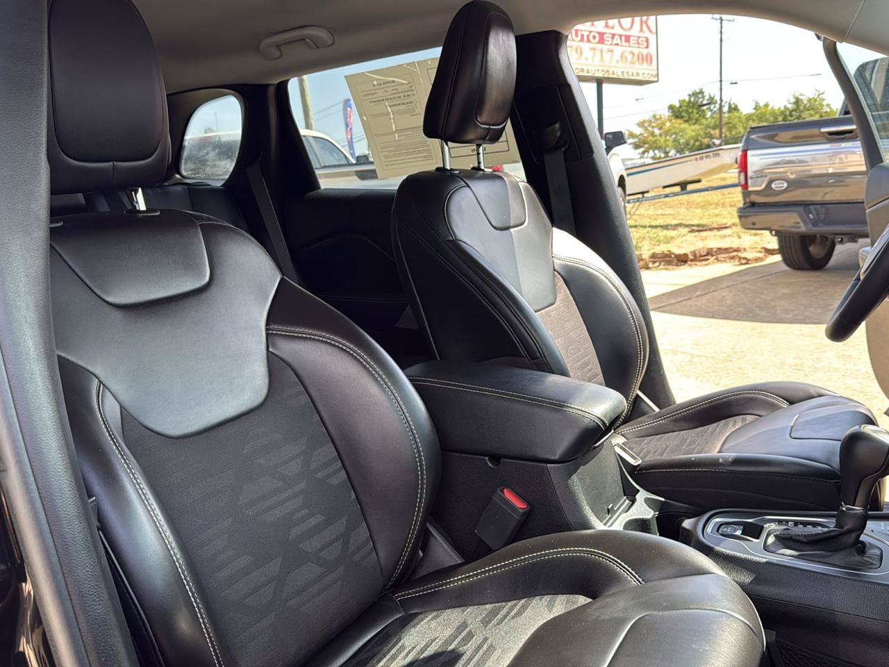 Used 2022 Jeep Cherokee Latitude AWD/4WD image 36