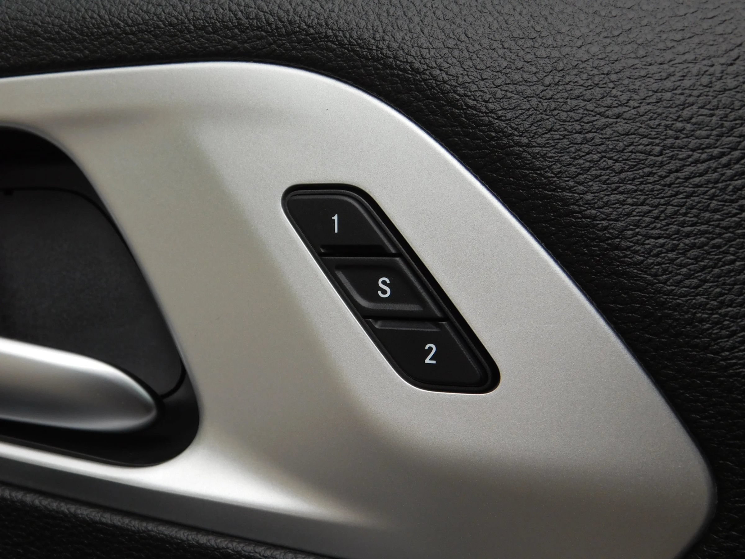 Used 2023 Chrysler Pacifica Touring-L w/ Uconnect Theater Family Group FWD image 28