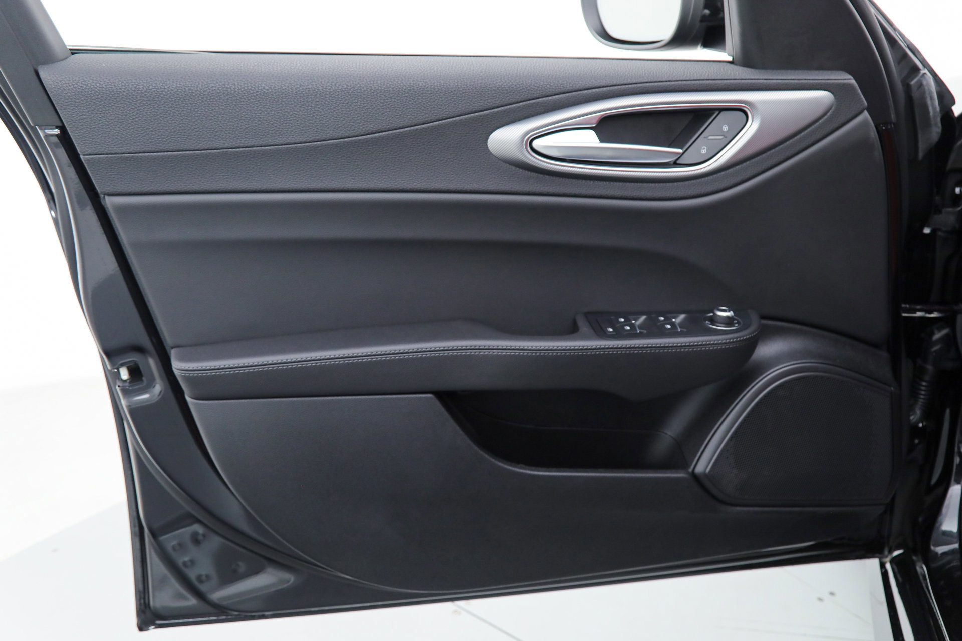 New 2025 Alfa Romeo Giulia w/ Driving Assist Package image 17