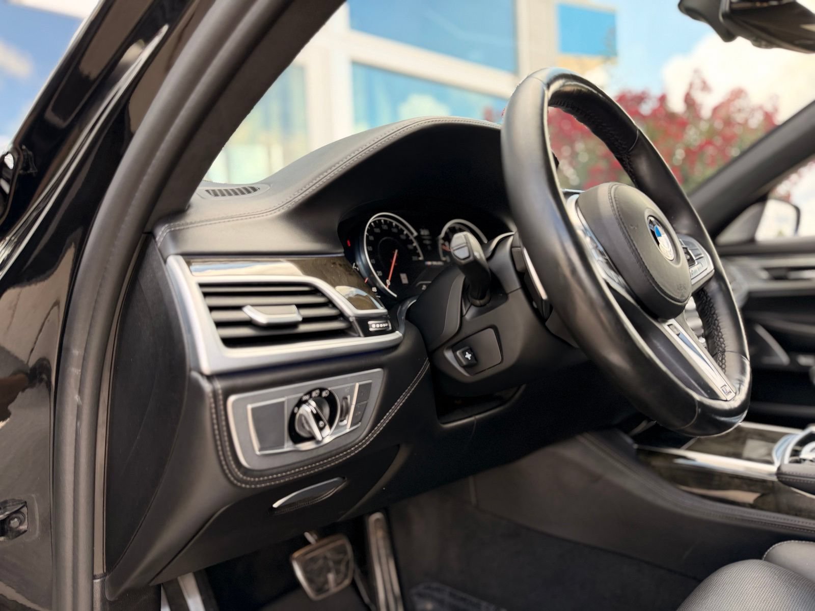 Used 2018 BMW M760i xDrive AWD/4WD image 23