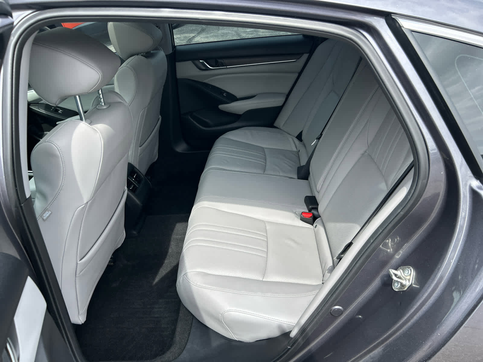 Used 2018 Honda Accord Touring image 24