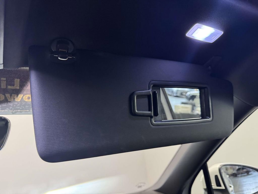 Used 2022 Volkswagen Tiguan SEL R-Line image 29