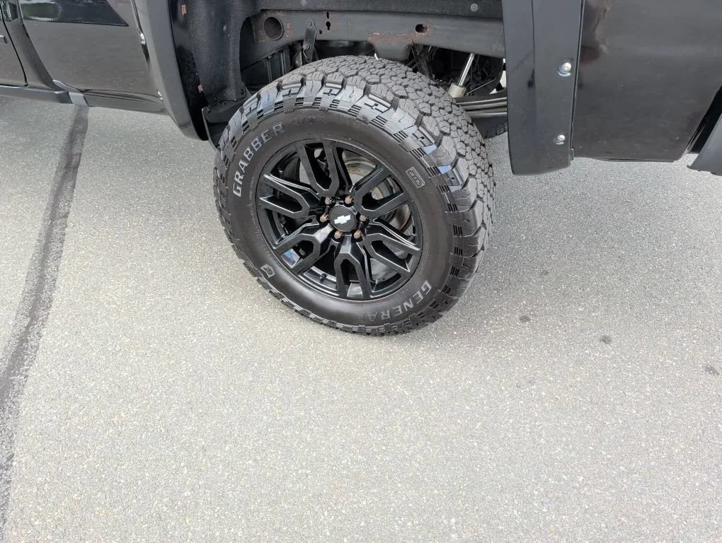 Used 2018 Chevrolet Silverado 1500 LT w/ All Star Edition AWD/4WD image 16