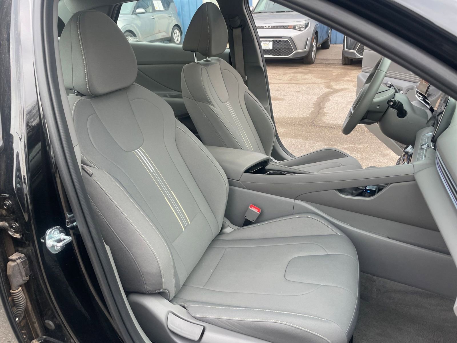 Used 2025 Hyundai Elantra SEL image 38