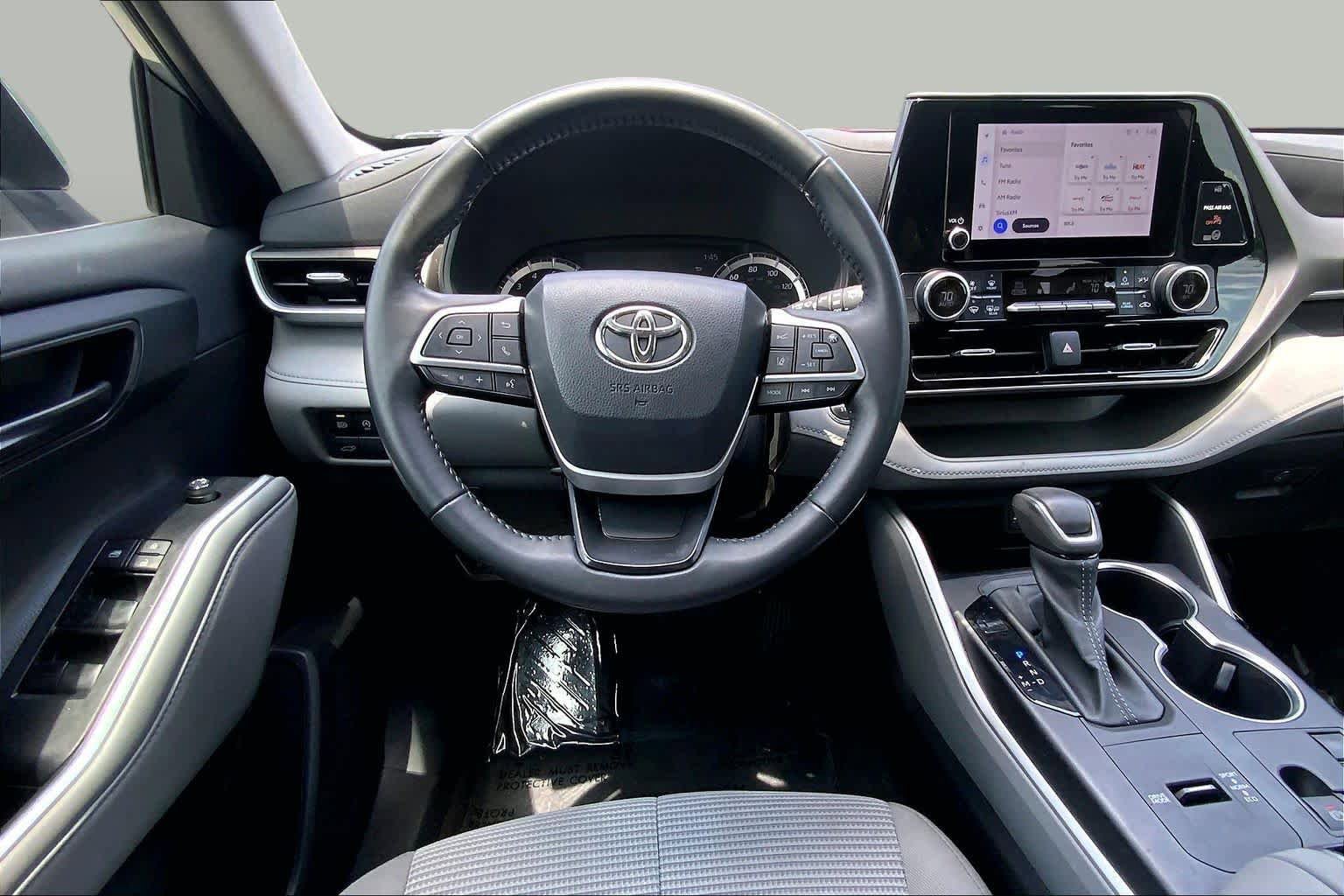 Used 2023 Toyota Highlander LE FWD image 6