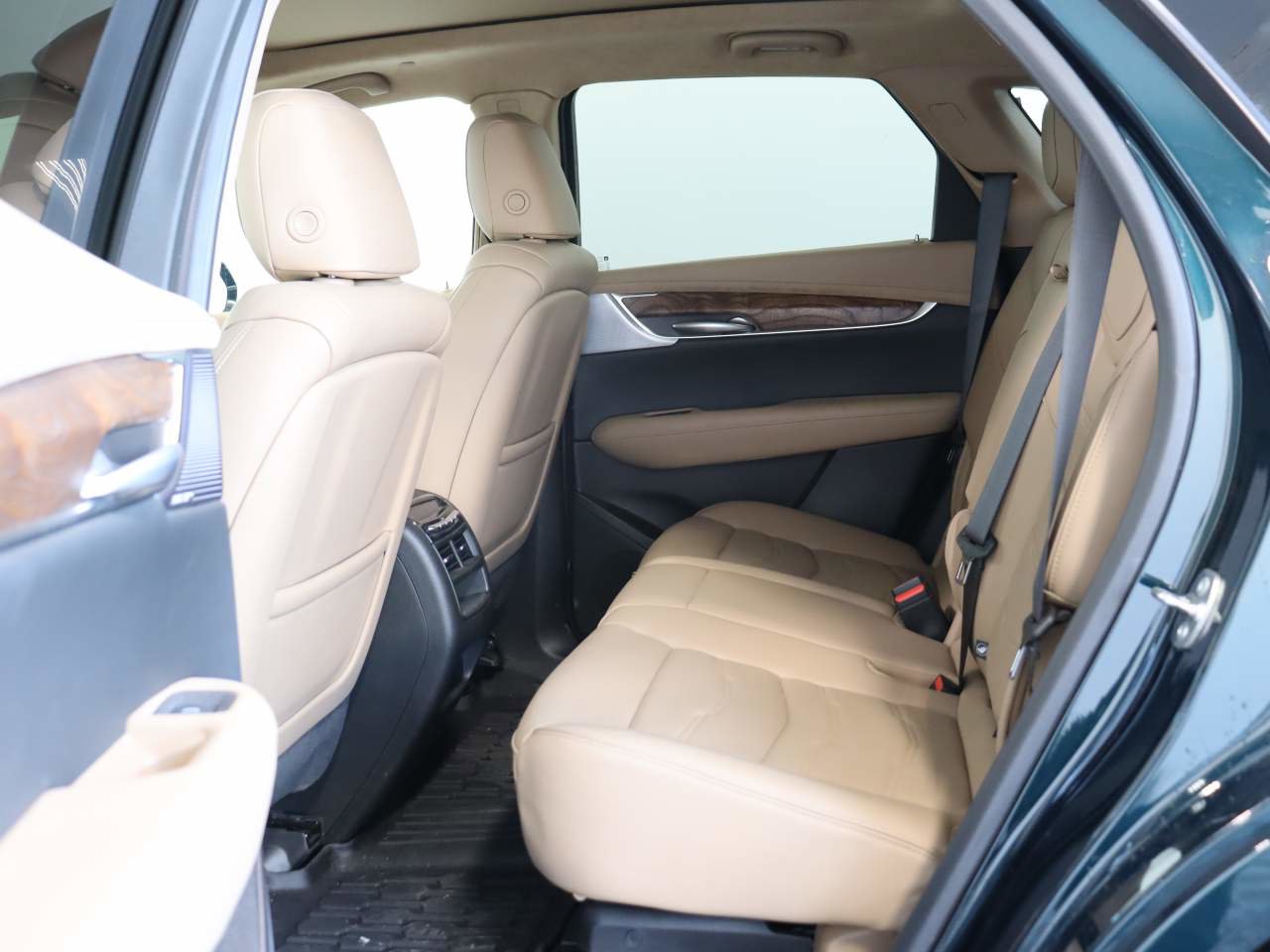 Certified 2024 Cadillac XT5 Premium Luxury w/ Platinum Package AWD/4WD image 18