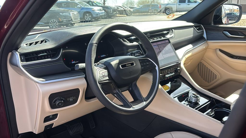 Used 2023 Jeep Grand Cherokee Limited w/ Luxury Tech Group II image 26