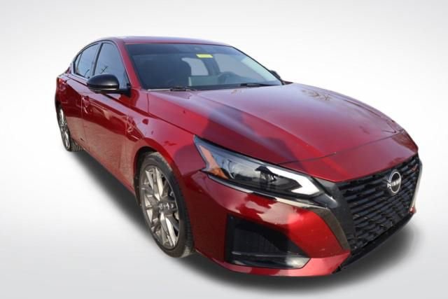 Used 2023 Nissan Altima 2.0 SR video 2
