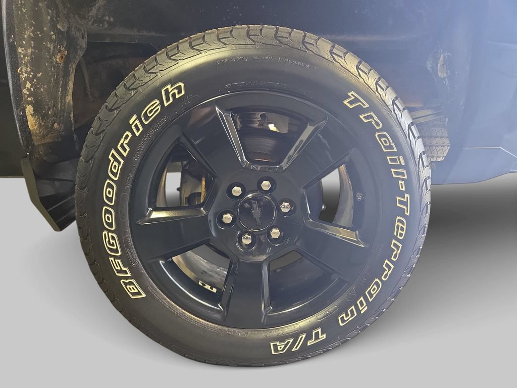 Used 2018 Chevrolet Silverado 1500 Custom w/ Custom Value Package AWD/4WD image 42