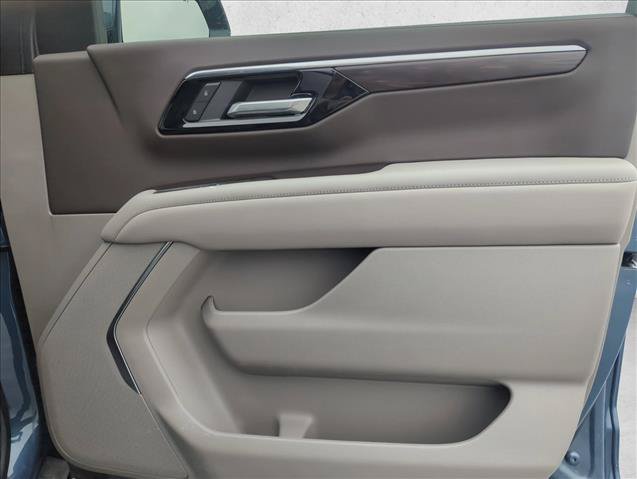 Used 2025 Chevrolet Suburban LS AWD/4WD image 25