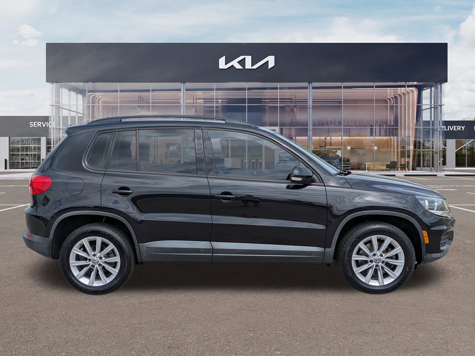 Used 2017 Volkswagen Tiguan S image 3