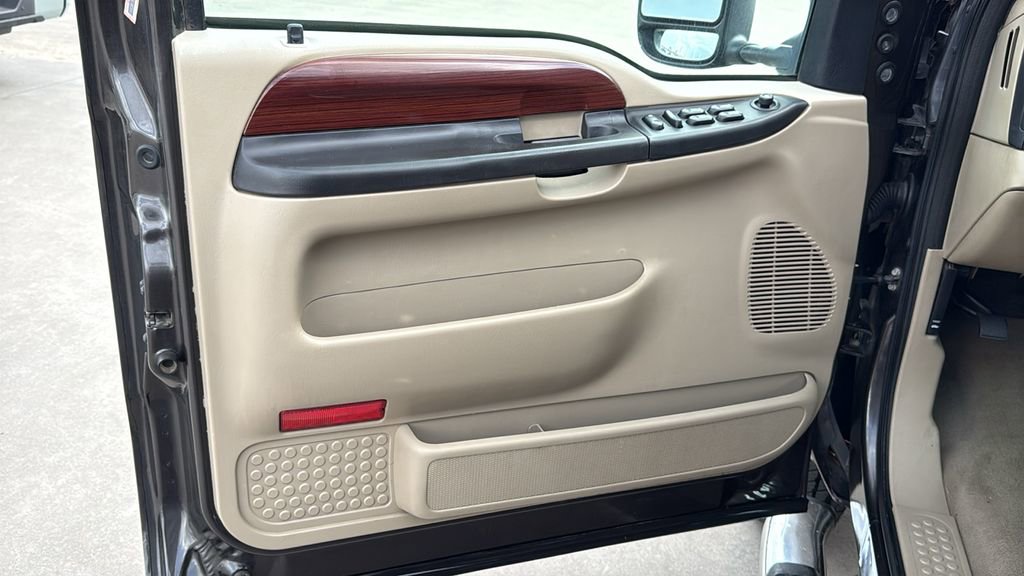 Used 2006 Ford F350 Lariat AWD/4WD image 12