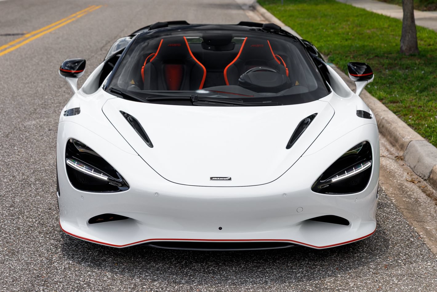 Used 2024 McLaren 750S Spider RWD image 4