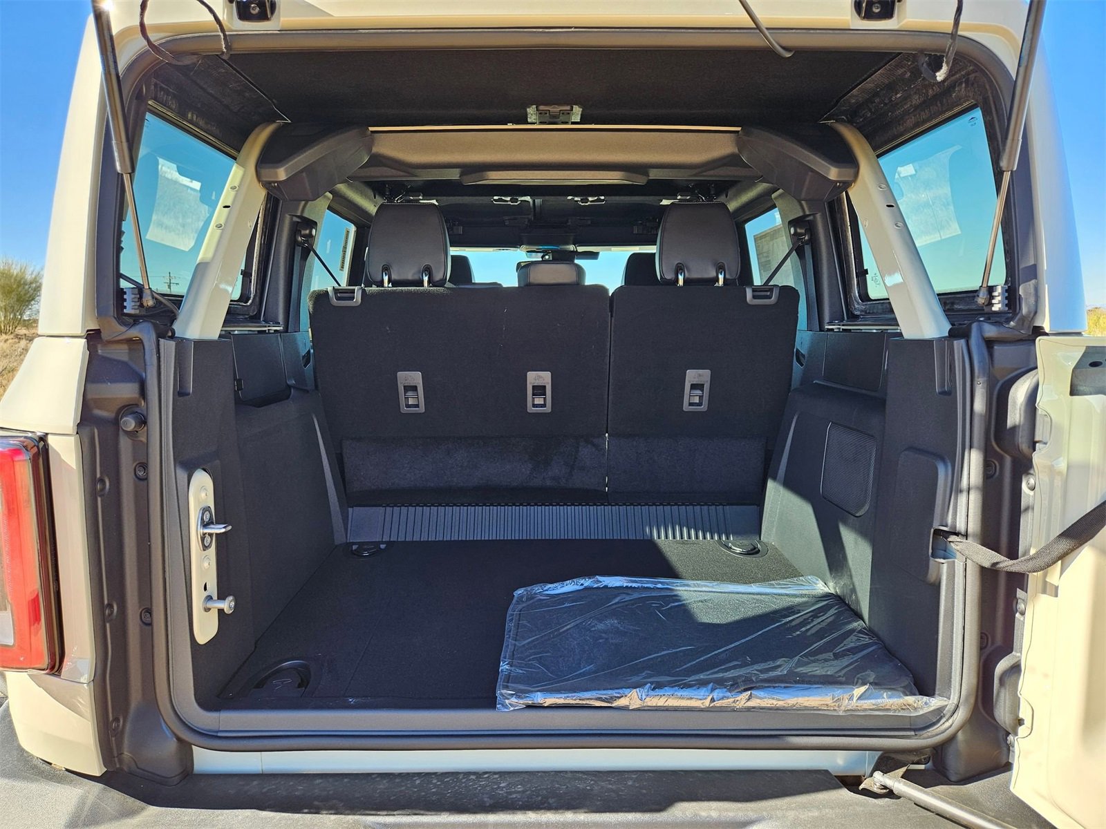 New 2025 Ford Bronco Outer Banks w/ Sasquatch Package image 7