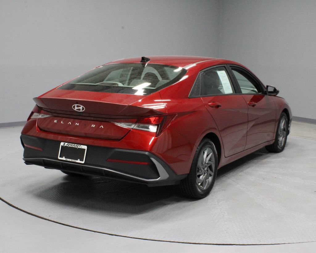 Used 2024 Hyundai Elantra SEL FWD image 11