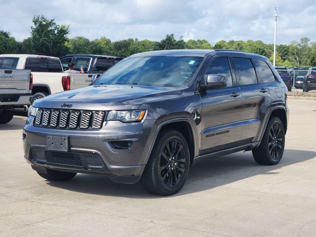 Used 2020 Jeep Grand Cherokee Altitude RWD image 3