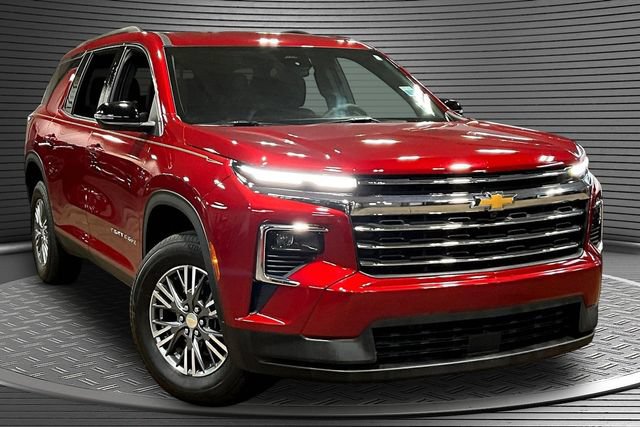 Certified 2025 Chevrolet Traverse LT FWD image 3