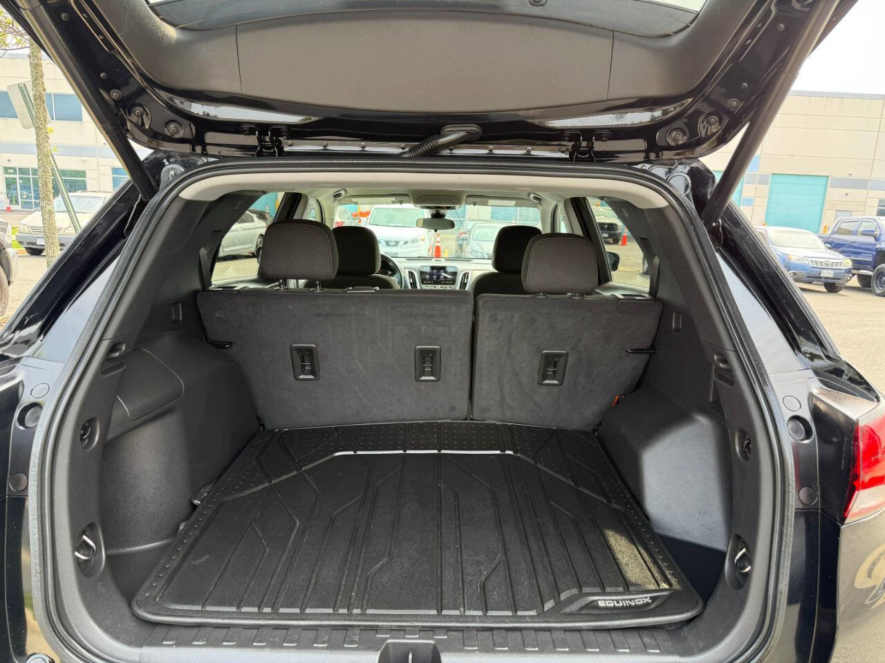 Used 2023 Chevrolet Equinox LT image 28