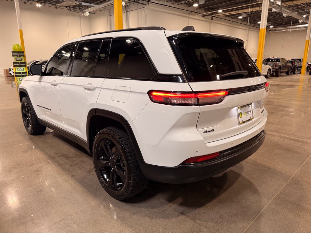 Used 2024 Jeep Grand Cherokee Limited w/ Black Appearance Package AWD/4WD image 7