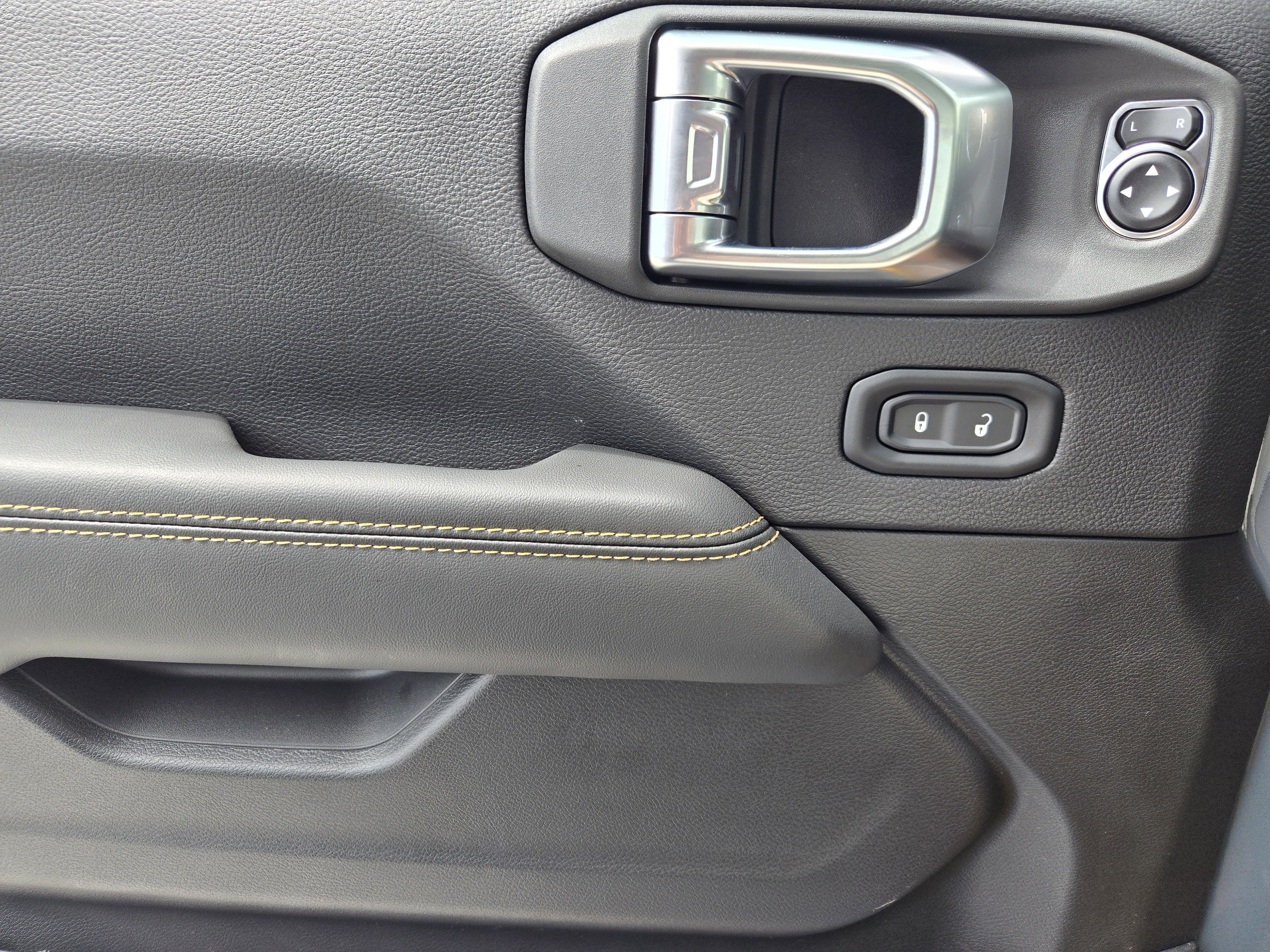 New 2025 Jeep Gladiator Sport w/ Premium Package image 17