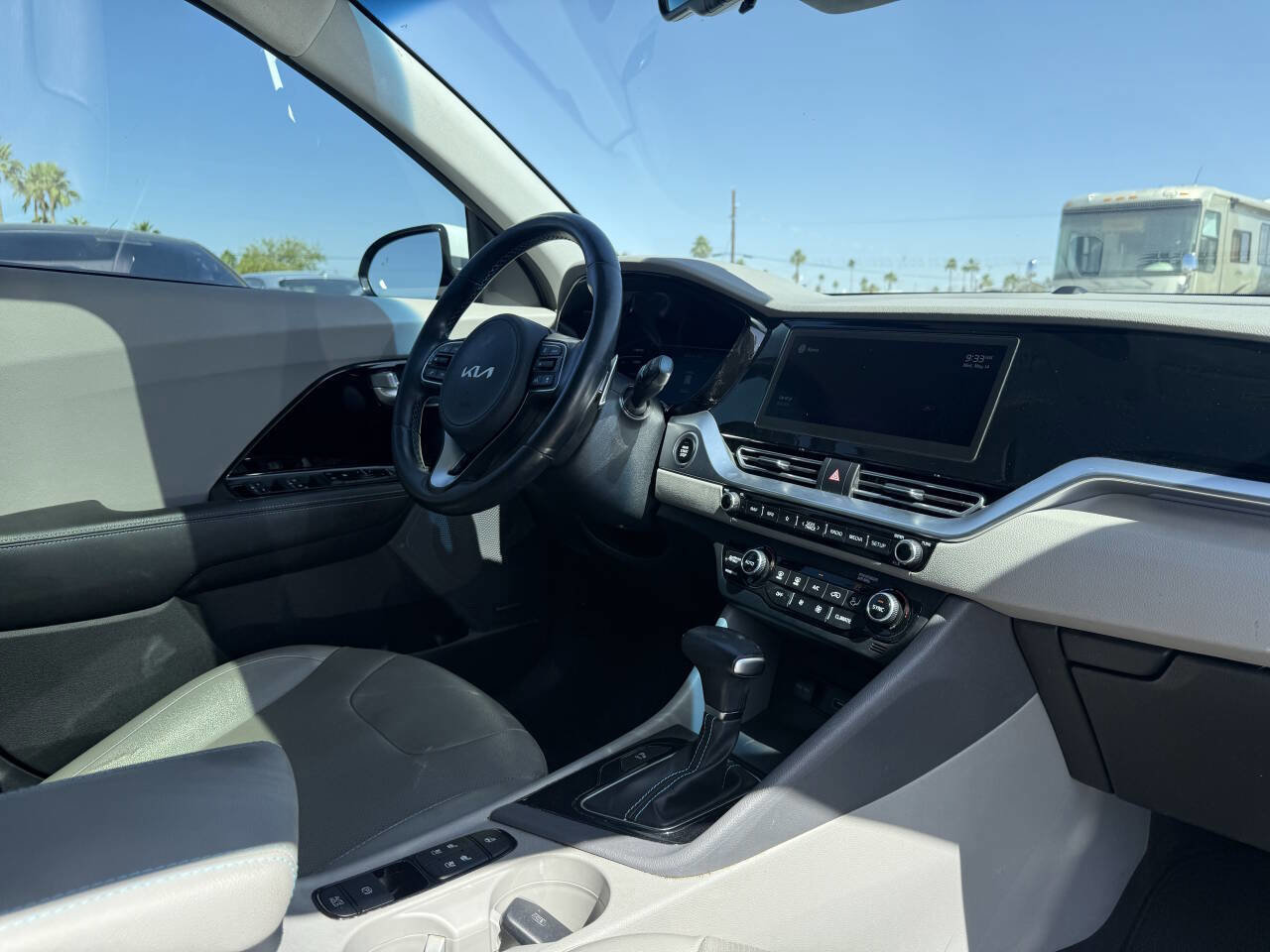 Used 2022 Kia Niro EX Premium image 31