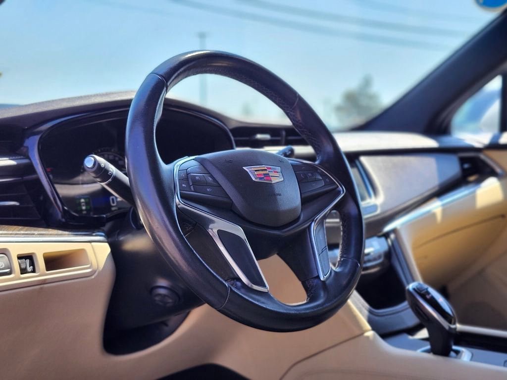 Used 2019 Cadillac XT5 FWD image 17