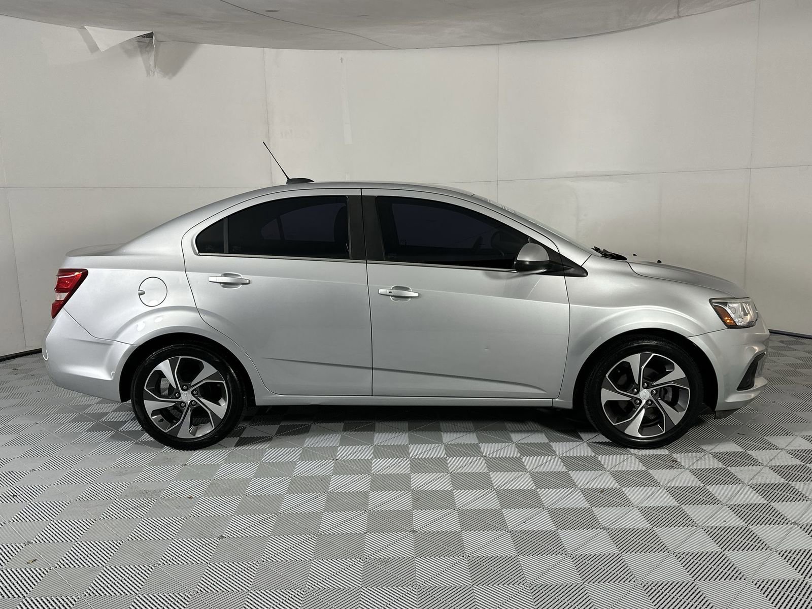 Used 2019 Chevrolet Sonic Premier FWD image 9