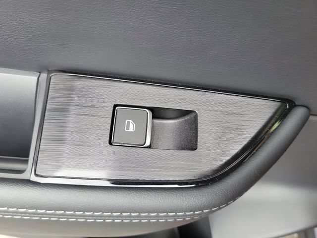 Used 2025 Nissan Rogue Platinum FWD image 15