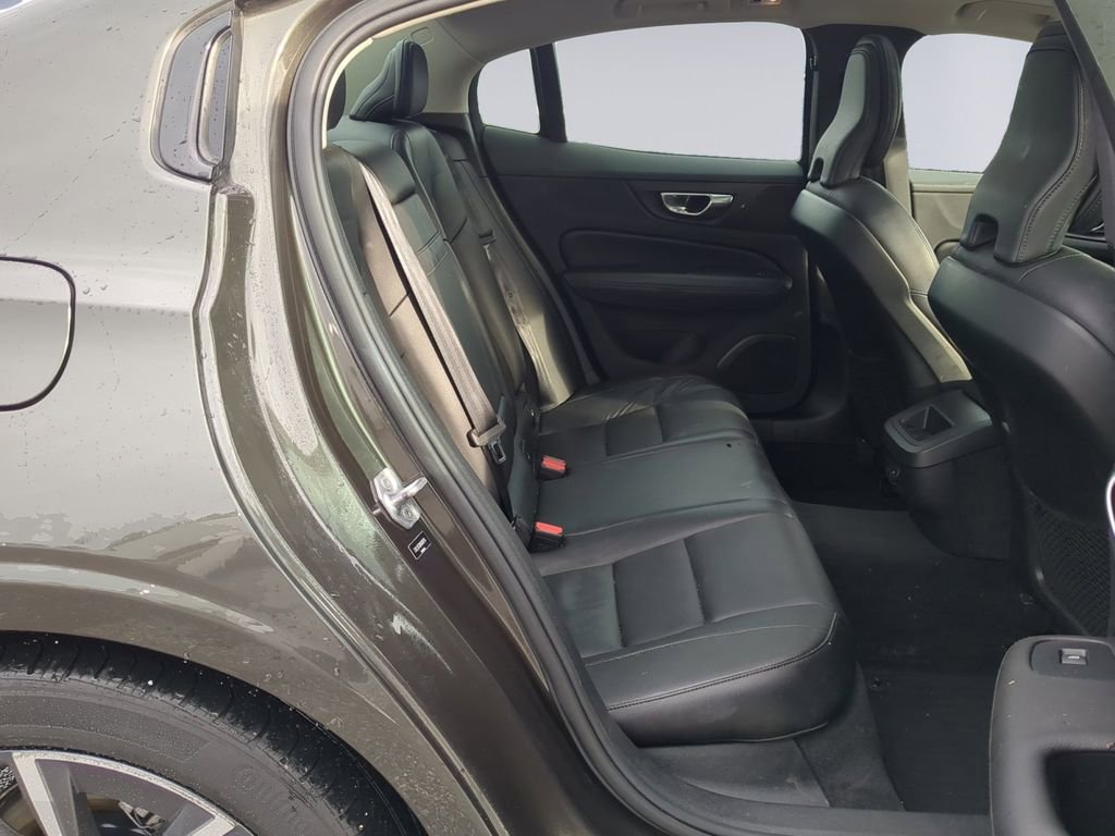Used 2022 Volvo S60 B5 Momentum image 18