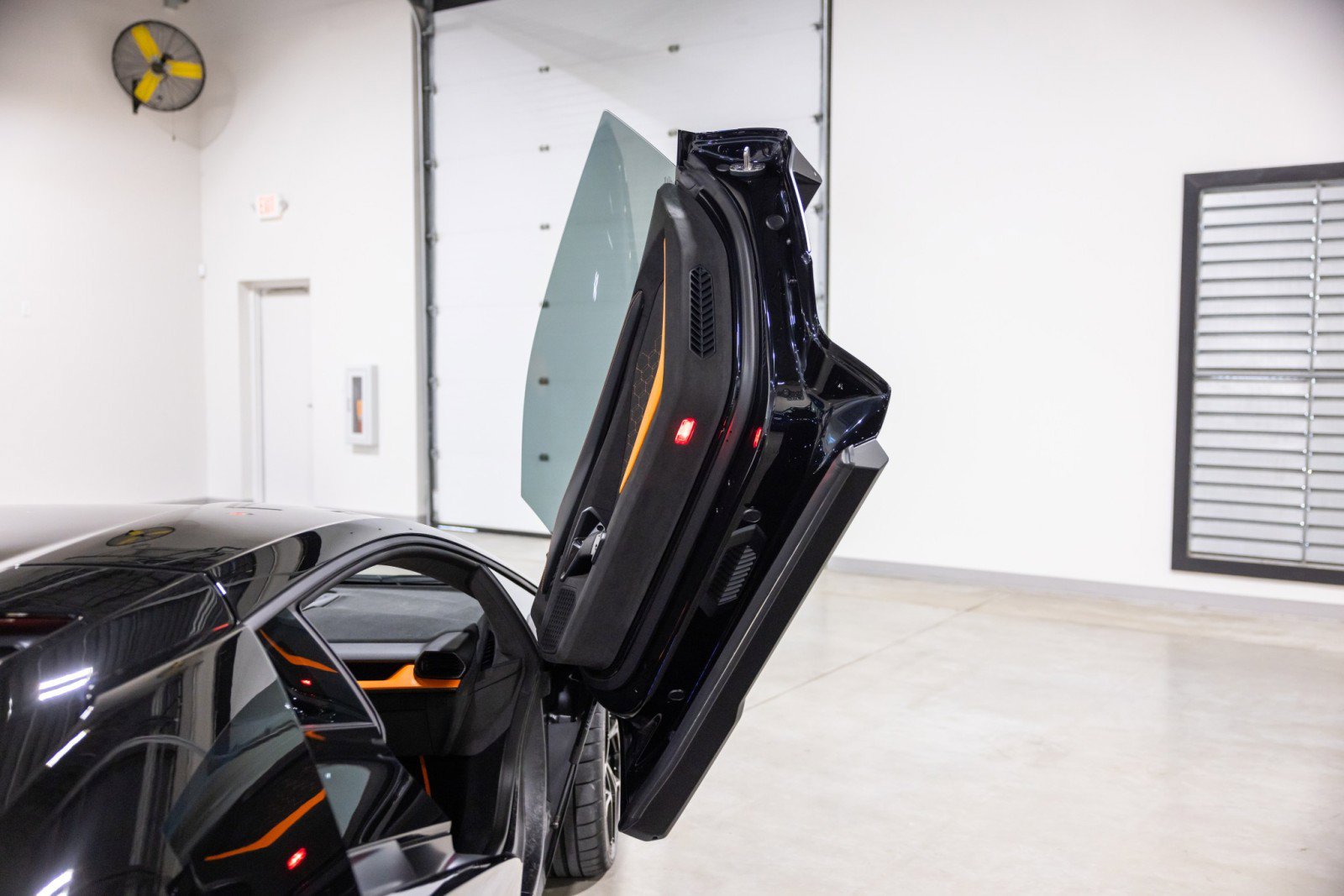 Used 2025 Lamborghini Revuelto image 32