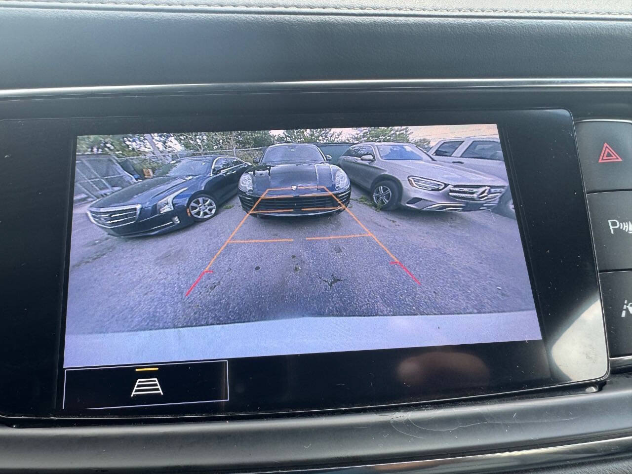 Used 2022 Buick Enclave Essence FWD image 11