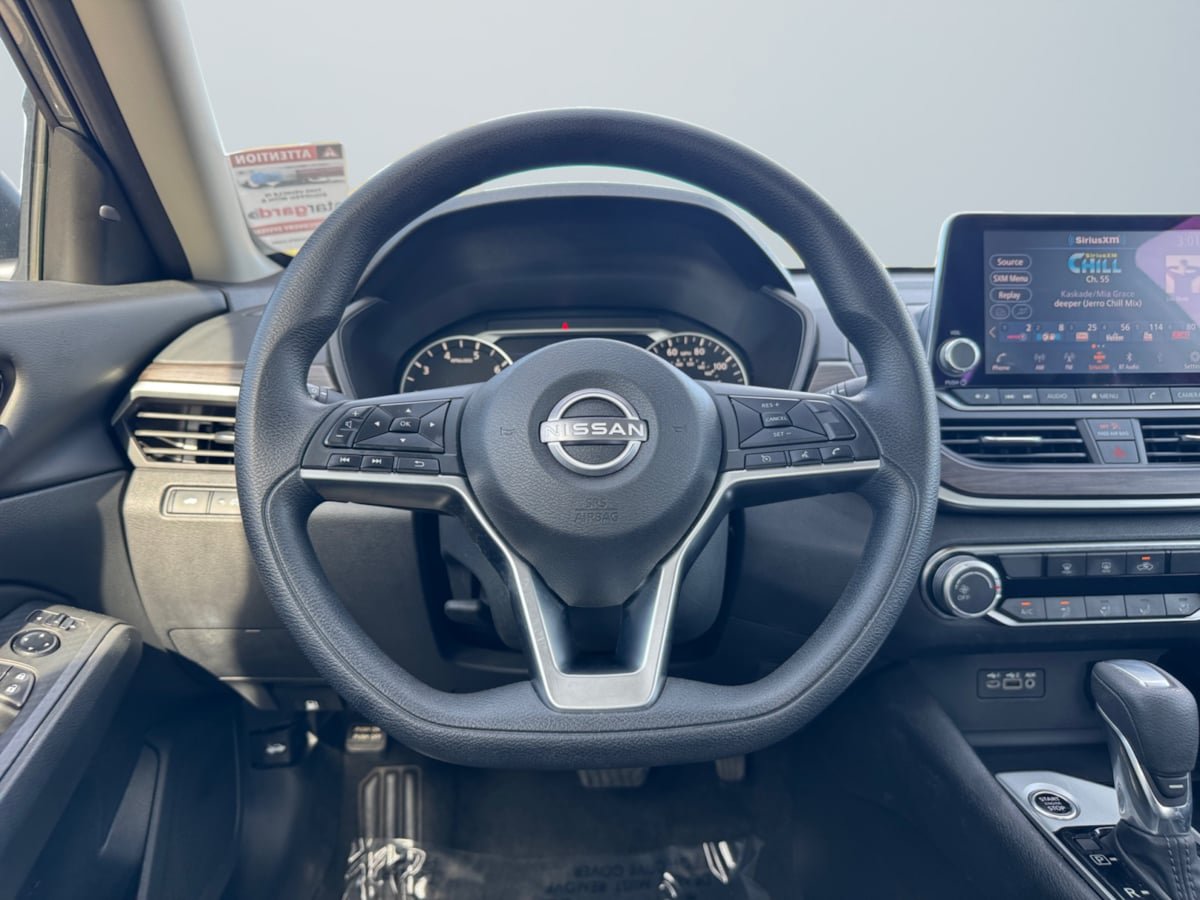 Used 2024 Nissan Altima 2.5 SV FWD image 11
