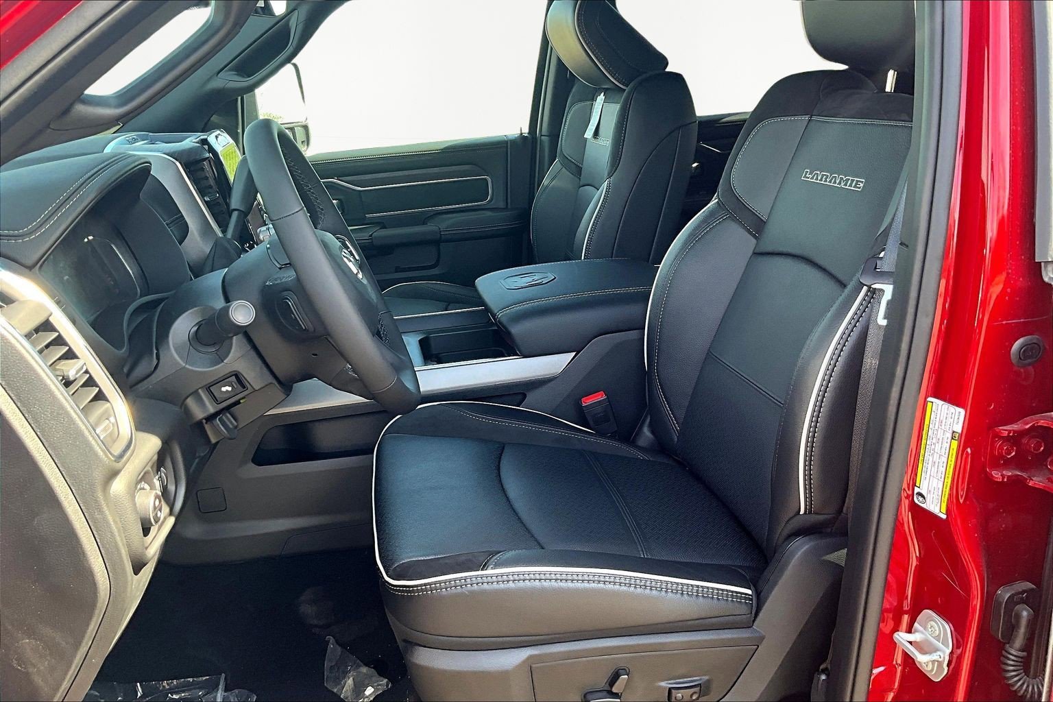 New 2026 RAM 2500 Laramie AWD/4WD image 17