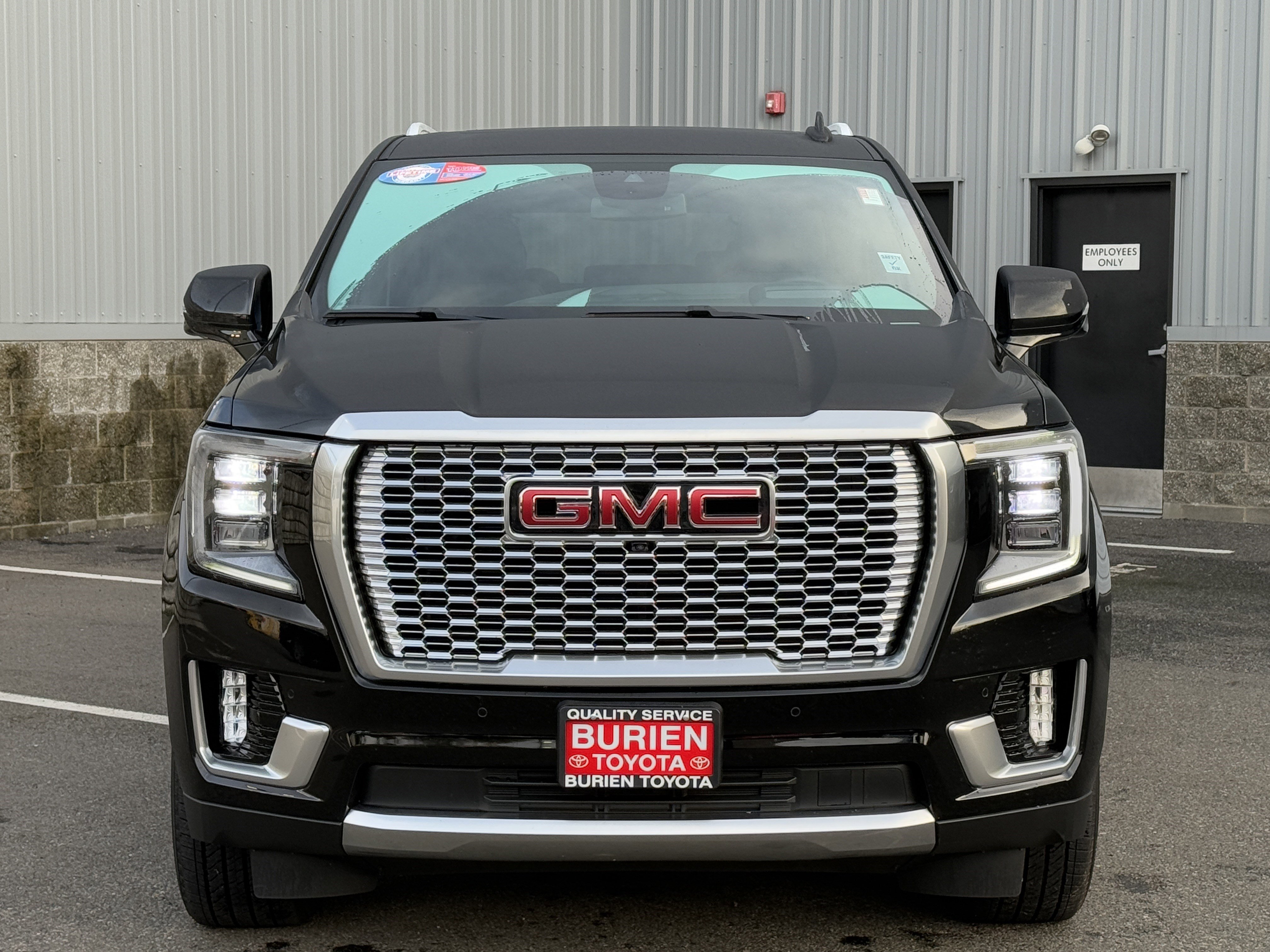 Used 2023 GMC Yukon XL Denali image 8