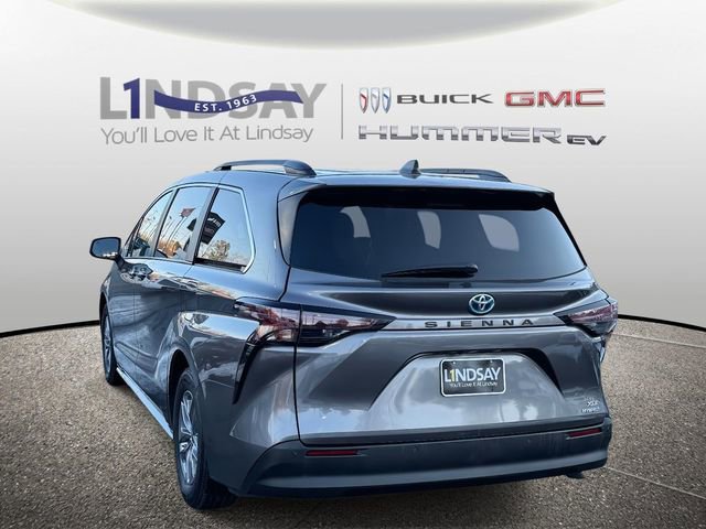Used 2024 Toyota Sienna XLE image 4
