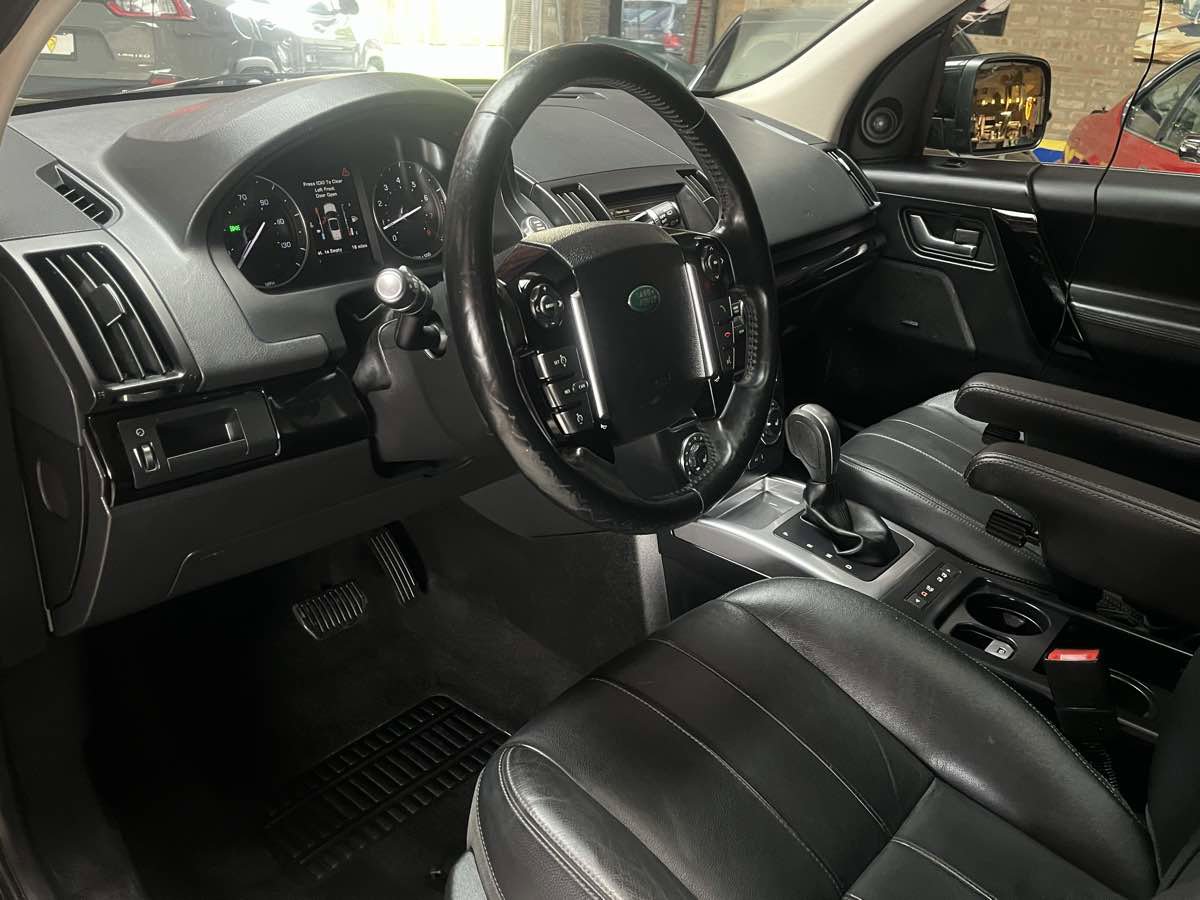 Used 2014 Land Rover LR2 AWD/4WD image 9