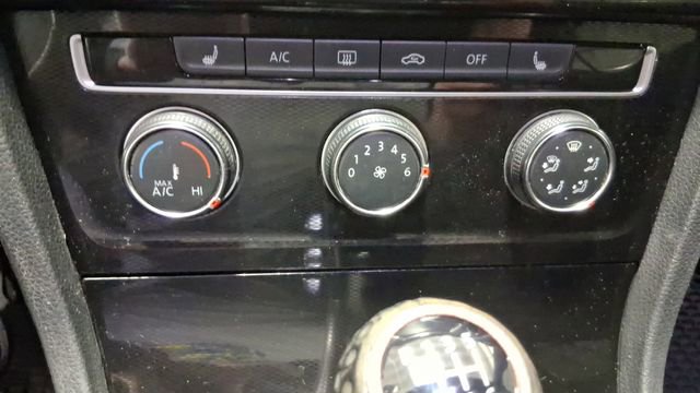 Used 2016 Volkswagen Golf 4-Door image 26