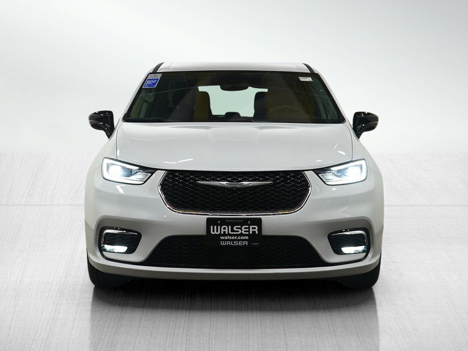 Used 2024 Chrysler Pacifica Touring-L image 8