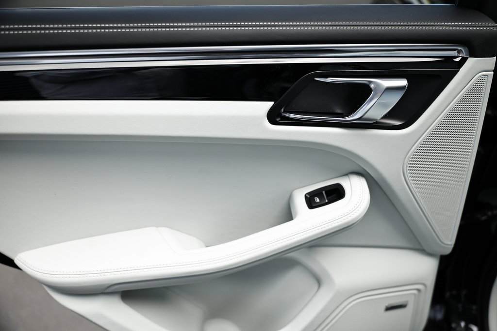 New 2026 Porsche Macan image 28