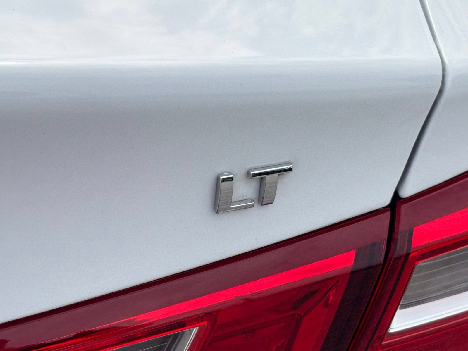 Used 2023 Chevrolet Malibu LT FWD image 12